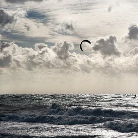 Lonely kite van Willem Havenaar