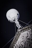 Atlas op het pales van de Dam in Amsterdam