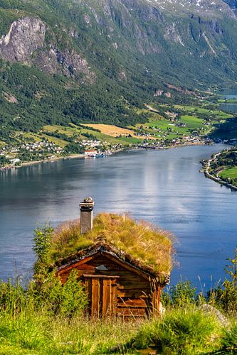 Zomer in Noorwegen, uitzicht op Olden en de Nordfjord