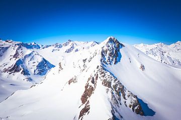 Uitzicht op de besneeuwde Tiroler Alpen in Oostenrijk tijdens de winter van Sjoerd van der Wal Fotografie