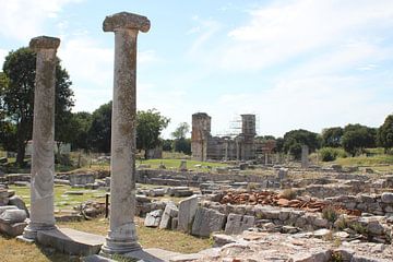 Säulen mit Blick auf die Basilika - Philippi / Φίλιπποι (Daton) - Griechenland