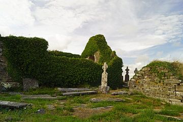 Ruïnes van de middeleeuwse kerk van Kilmacreehy met kerkhof