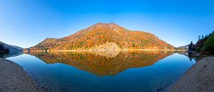 Reflet du lac dans le barrage de Wiestal