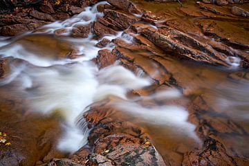 De rivier de Ilse in het Harz Nationaal Park van Heiko Kueverling