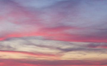 Kleuren explosie in de wolken  | Zuid-Holland  | Nederland | Reisfotografie print van Kimberley Helmendag