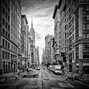 NEW YORK CITY 5th Avenue | Monochroom van Melanie Viola thumbnail