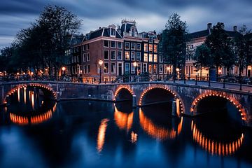 Amsterdam bij nacht van Manjik Pictures