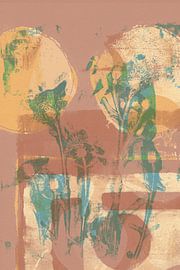 Blumen in Grün auf rosa Terrakotta und Gelb. Abstrakte botanische Kunst. von Dina Dankers