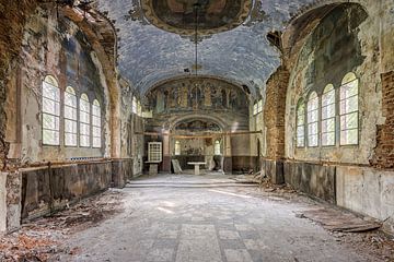 Verlassene Kirche in Osteuropa von Gentleman of Decay