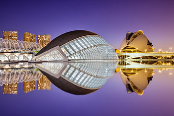Palau de les Arts Reina Sofía mit dem L’Hemisfèric im Vordergrund