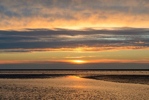 Coucher de soleil coloré sur la plage de Schiermonnikoog