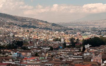 Ecuador: Quito in vogelvlucht (Quito) van Maarten Verhees