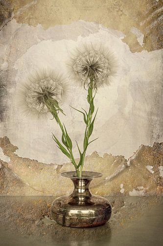 Stilleven. Pluizenbollen in Beige. Industrieel. Vintage.