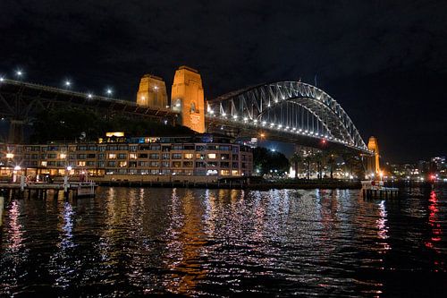 De Sydney Harbour Bridge bij nacht