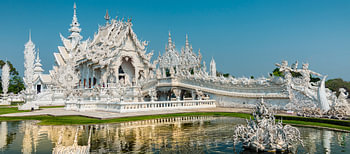 Chiang Rai - Wat Rung Khun in de breedte