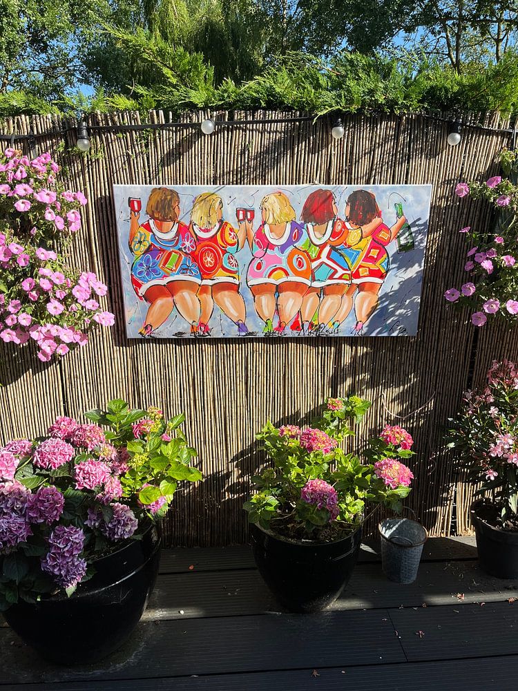 5 Cheering Thick Ladies  by Vrolijk Schilderij 