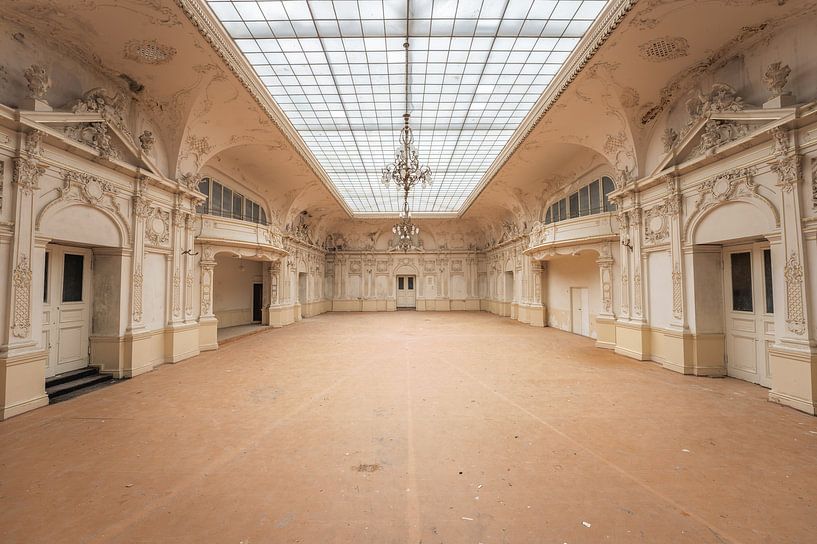 verlassene Halle von Ivana Luijten