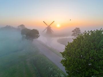 Krimstermolen bij Zonsopkomst van Droninger