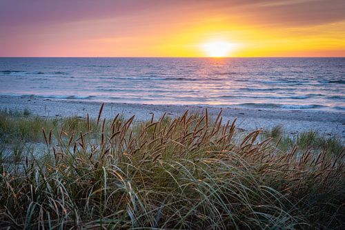 Zonsondergang op het strand van Martin Wasilewski