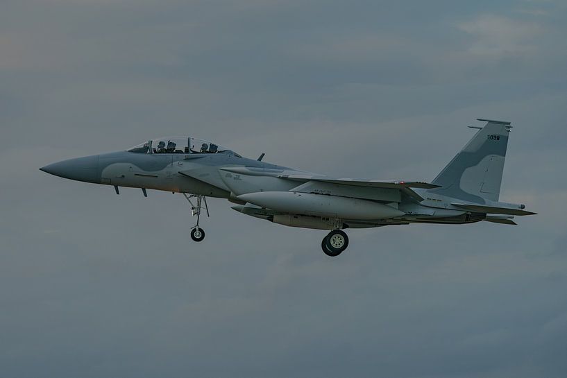 Landing Boeing F-15QA Eagle bestemd voor Qatar. van Jaap van den Berg