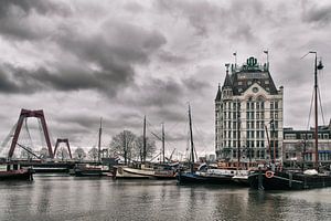 Das Weiße Haus und der Willemsbrücke Rotterdam von Annemiek van Eeden