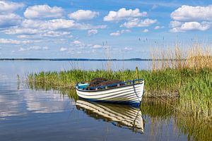 Fischerboot am Achterwasser bei Warthe auf der Insel Usedom