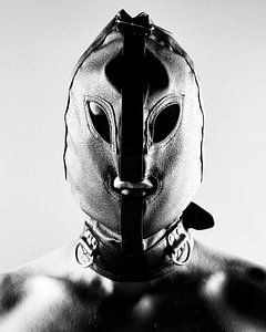 Homme avec masque bdsm sm