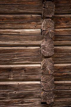 Zweedse houten muur van Margreet Frowijn