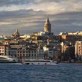 Galata-Turm bei Sonnenuntergang von Caught By Light