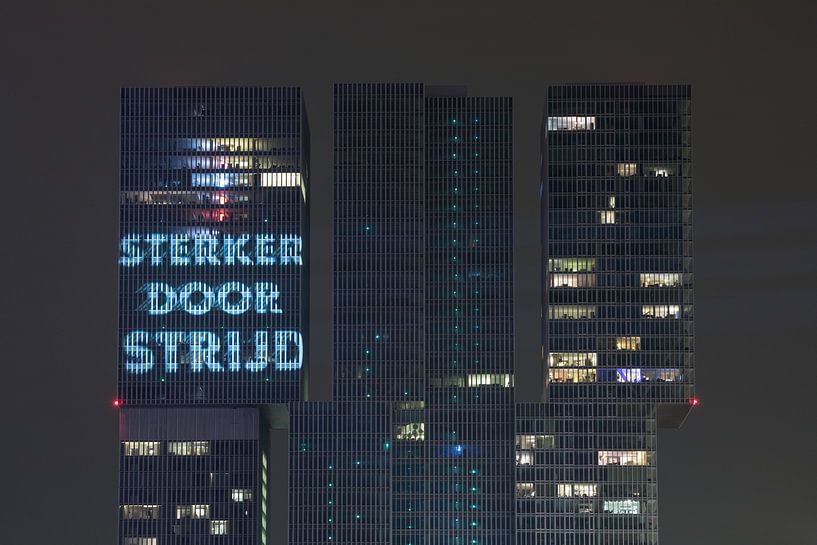 Sterker Door Strijd op het gebouw De Rotterdam in Rotterdam van MS Fotografie | Marc van der Stelt