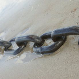 Chains - At the beach by Luci light