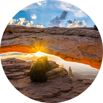 Zonsopkomst bij Mesa Arch Canyonlands van Samantha Schoenmakers