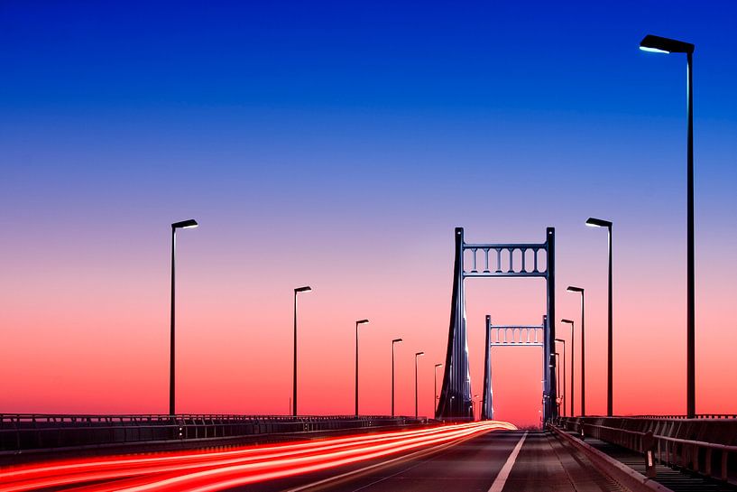 Rheinbrücke Uerdingen von Volker Banken