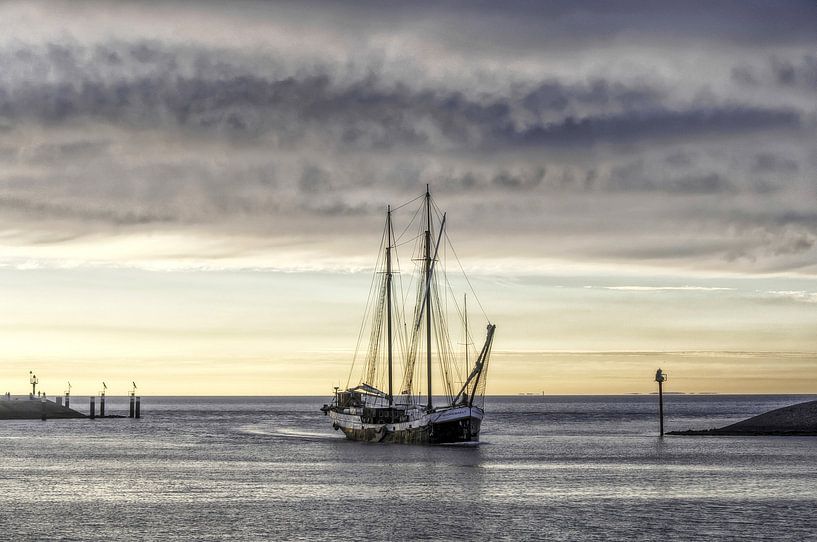 Beautiful sky over the Wadden Sea van Sidney Portier