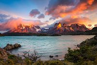 Cerro Torre Lago Pehoe le matin, Parc national Torres del Paine, Chili