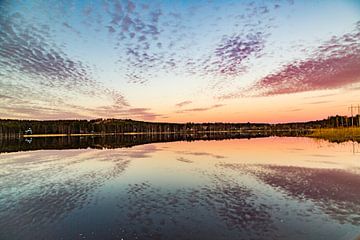 Midnight above the Arctic Circle in Sweden by Hidde Hageman