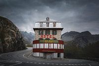 Hôtel suisse vacant dans les montagnes | photographie de voyage