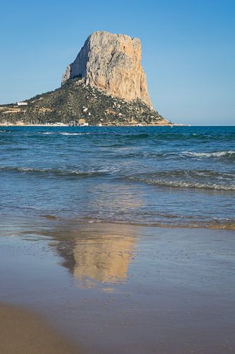 Sandy beach in Calpe and the Peñón de Ifach