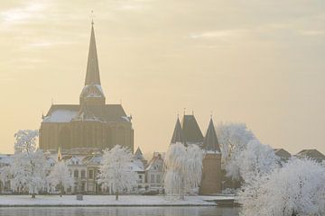Kampen und der Fluss IJssel im Winter in Holland von Sjoerd van der Wal Fotografie