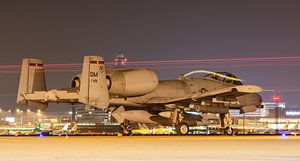 Eine Fairchild Republic A-10 Thunderbolt II (Warthog) übernachtet in Schiphol-Ost.