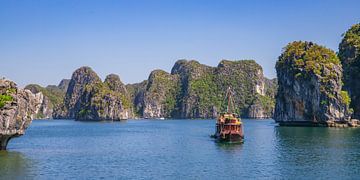 The beauty of Hạ Long Bay, Vietnam by Antwan Janssen