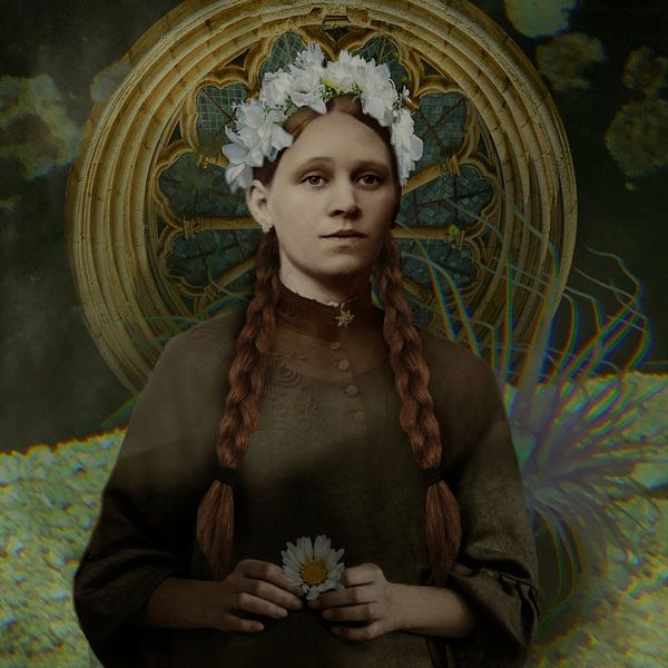 Vintage Beauty with Golden Circle by Yvonne Zeldenthuis