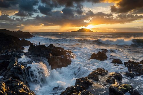 Whispering water in the light