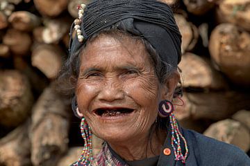 Femme au Myanmar. sur Jeroen Florijn