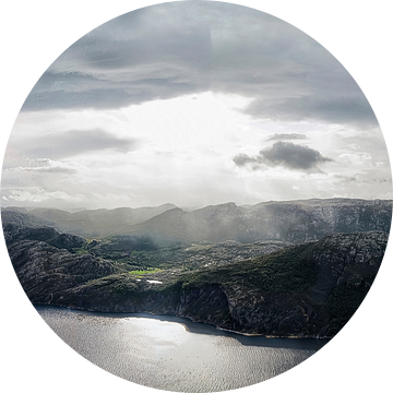 Preikestolen Noorwegen van Marloes van Pareren