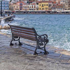Bank auf der Promenade in Chania, Kreta von Patricia Hofmeester