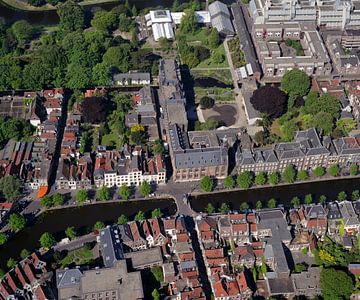 1989: Historische luchtfoto van het Academiegebouw van Frans Rombout
