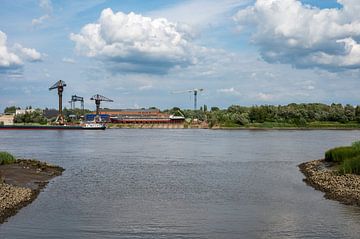 Industry at the river Scheldt van Werner Lerooy