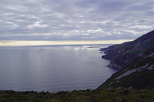 Zonsondergang bij de Slieve League kliffen in Ierland