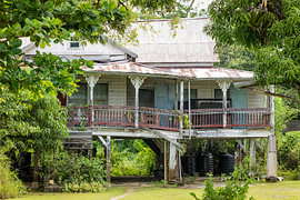 Koloniales Plantagenhaus auf der Plantage Peperpot – Suriname